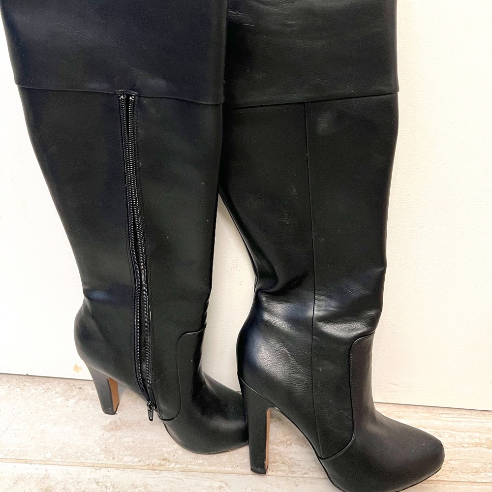 Faux-leather fitted heeled black boots -size 7 Aldo